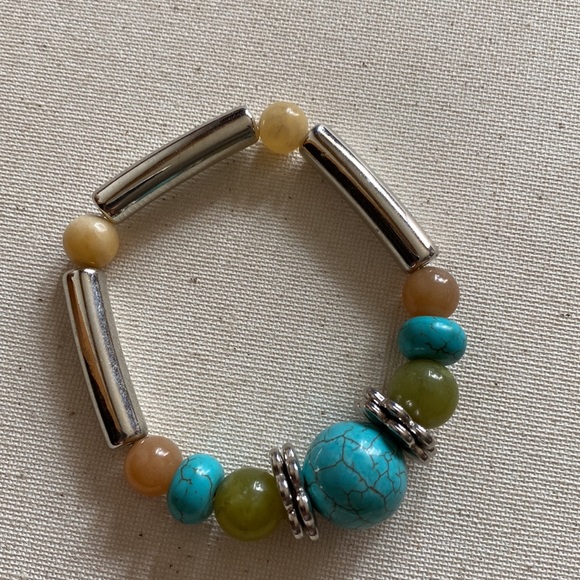 Beautiful Faux Stone and Metal Stretch Bracelet - Picture 2 of 6